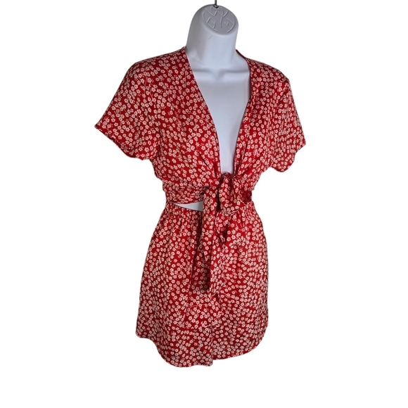 Princess Polly red white floral tie front open shorts romper - Picture 4 of 11